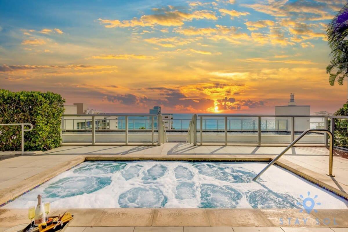 Apartment With Bay View Balcony - Pool - Up To 6 - Gym Hollywood Kültér fotó